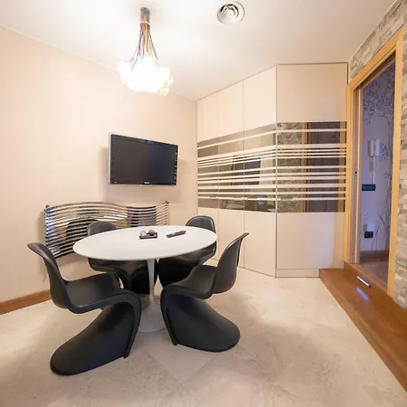 The Only One In By Dimorra Appartement Napels