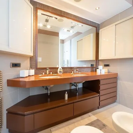 The Only One In By Dimorra Apartment